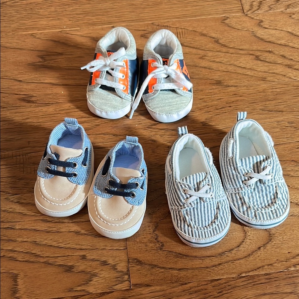 Bundle of 3 baby shoes
